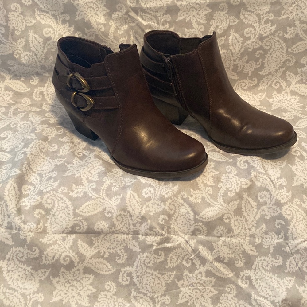 Bare traps Rohan size 7.5 brand new dark brown